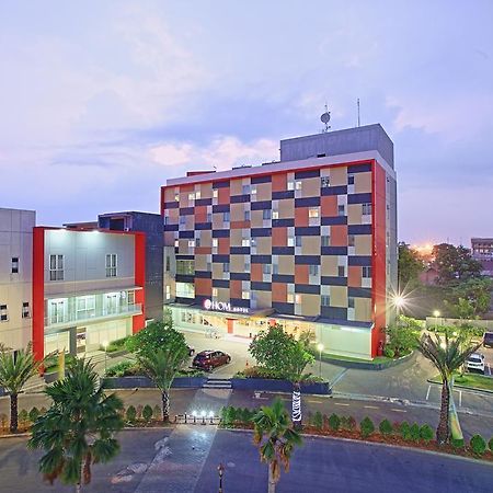Metland Hotel Bekasi Exterior foto