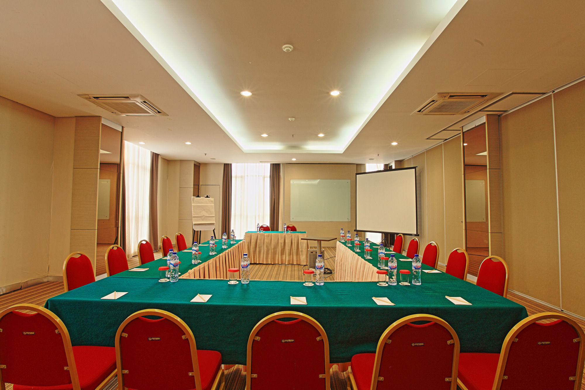 Metland Hotel Bekasi Exterior foto